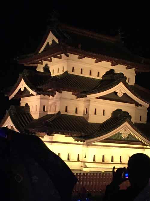 ライトアップされた弘前城