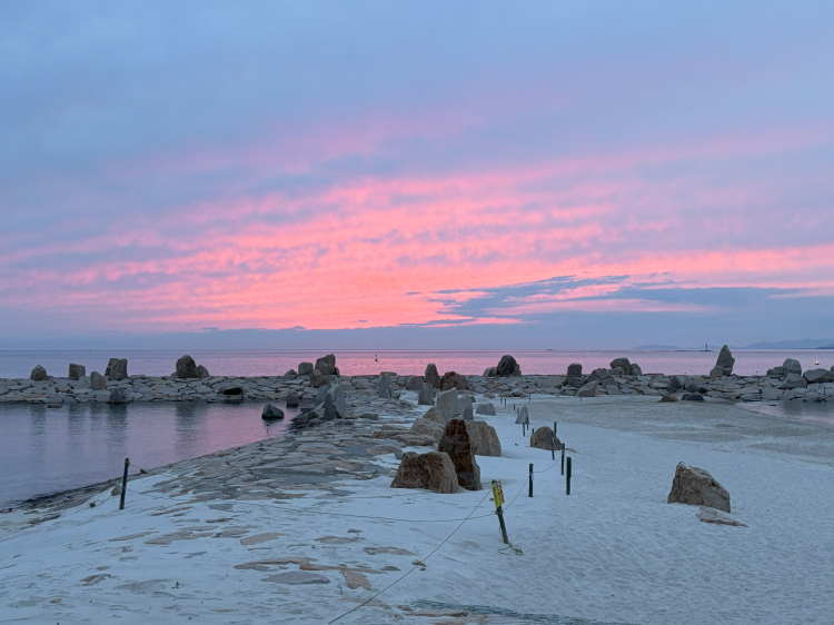 夕暮れ時の砂浜